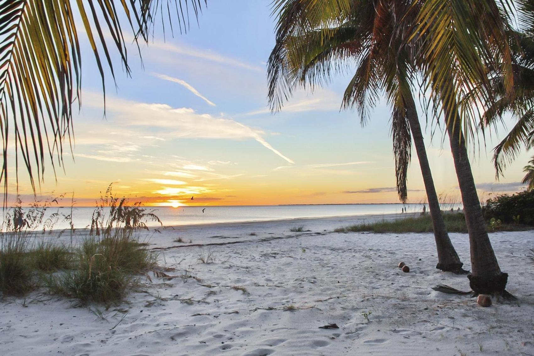 Mermaid Tales All By Sun Palace Vacations Villa Fort Myers Beach Exterior photo